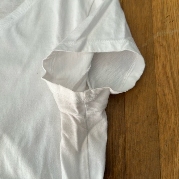 *last chance!!* Abercrombie & Fitch | Women’s white cap sleeve top, rounded trim - Picture 7 of 15